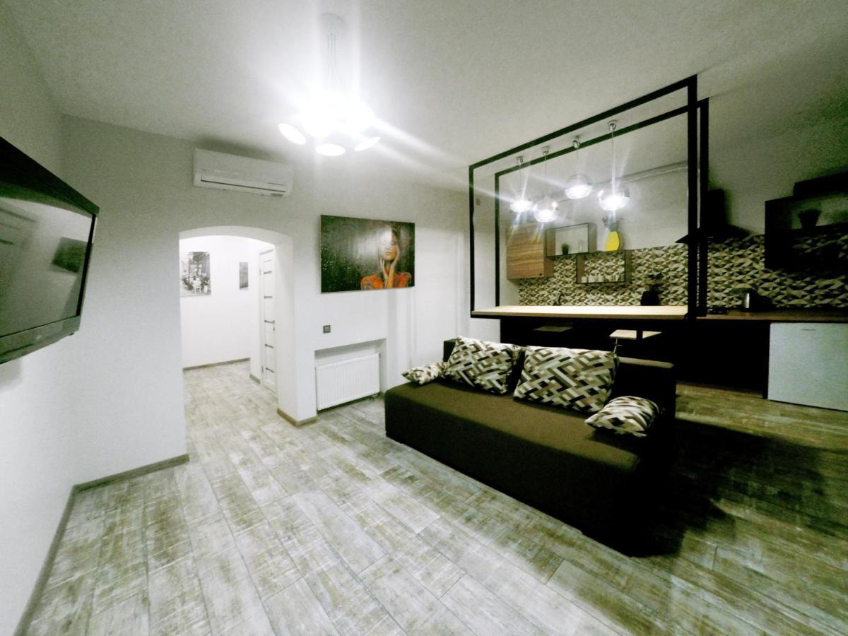 Lion King Lesya Ukrainka Apartment Lviv Exterior photo
